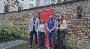 Nancy Tarjenian y Alejandro Mart�nez, de AIN, nos visitan